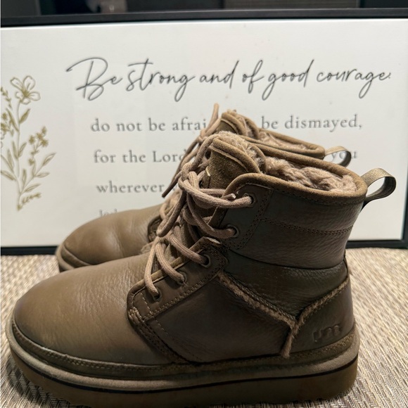 UGG Tan Leather Lace-Up Boots Men SZ 9 **Like new**Box3 - Picture 2 of 6